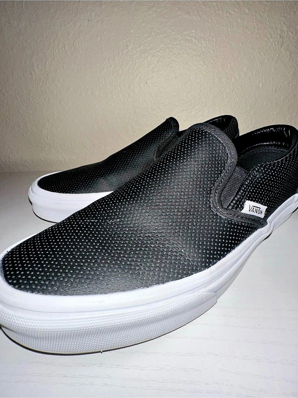 Vans Classic Unisex Slip-On Perforated Leather Black Sneakers EUC Size M 7.5 W 9
